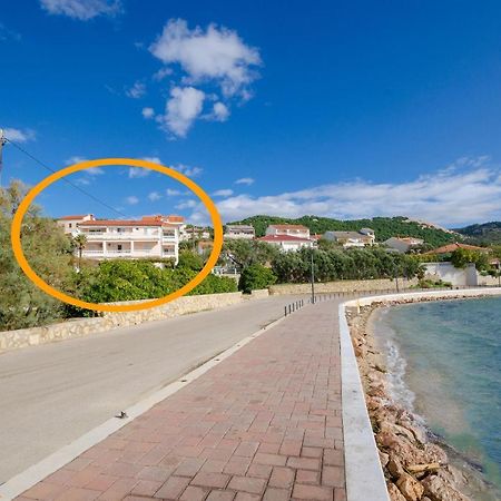 Apartments Marijana Banjol Екстер'єр фото