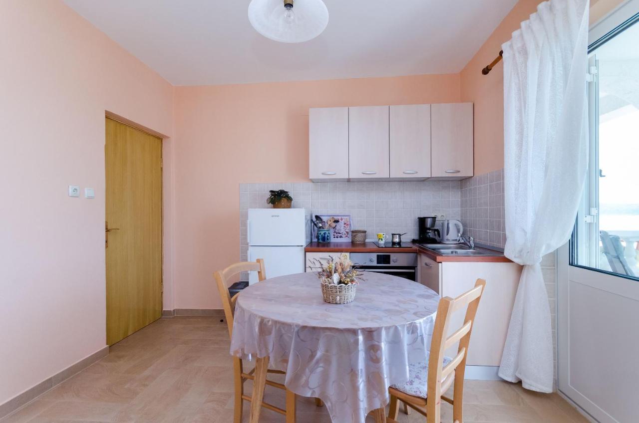 Apartments Marijana Banjol Екстер'єр фото