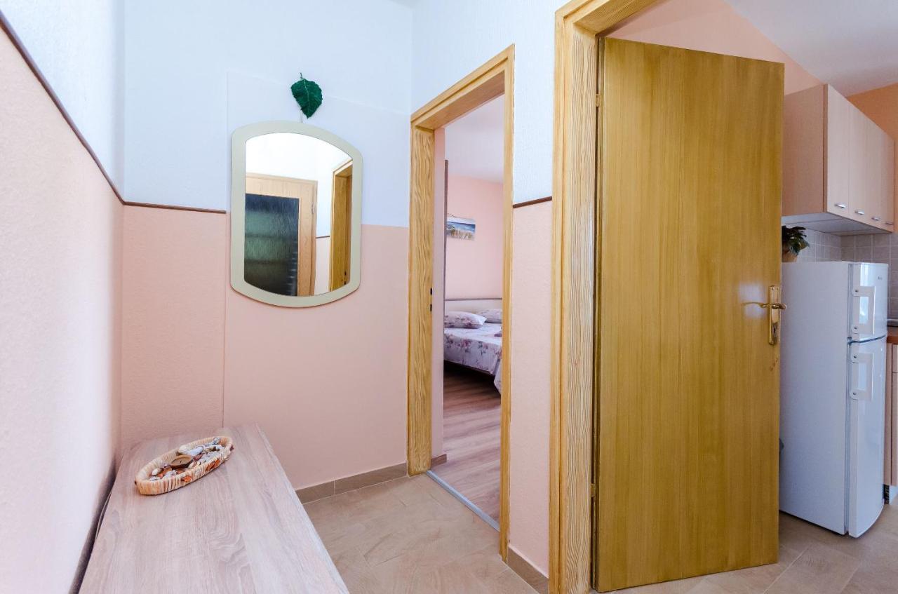Apartments Marijana Banjol Екстер'єр фото
