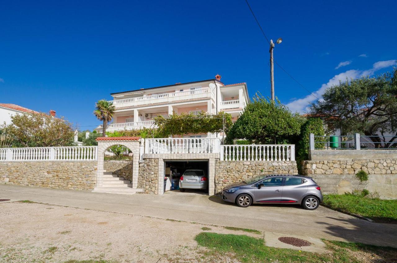 Apartments Marijana Banjol Екстер'єр фото