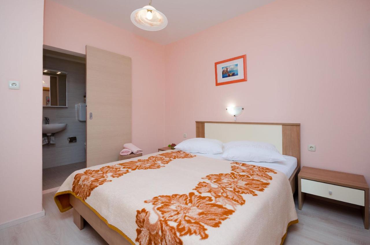 Apartments Marijana Banjol Екстер'єр фото