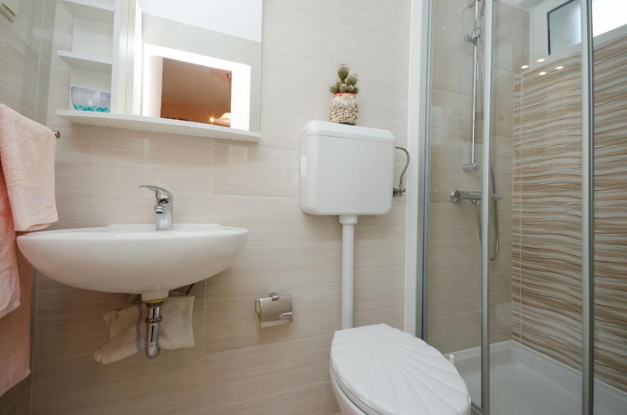 Apartments Marijana Banjol Екстер'єр фото