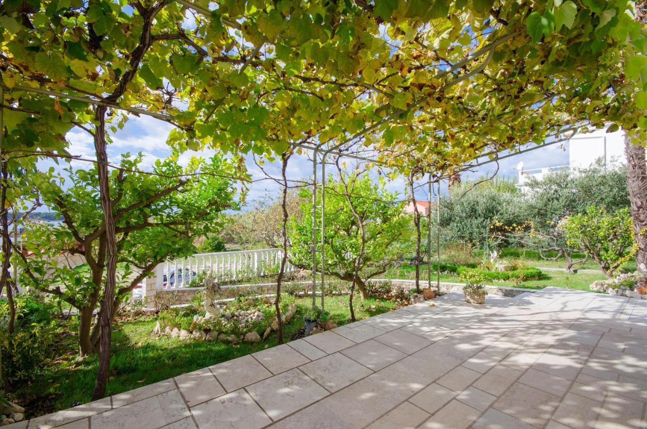 Apartments Marijana Banjol Екстер'єр фото
