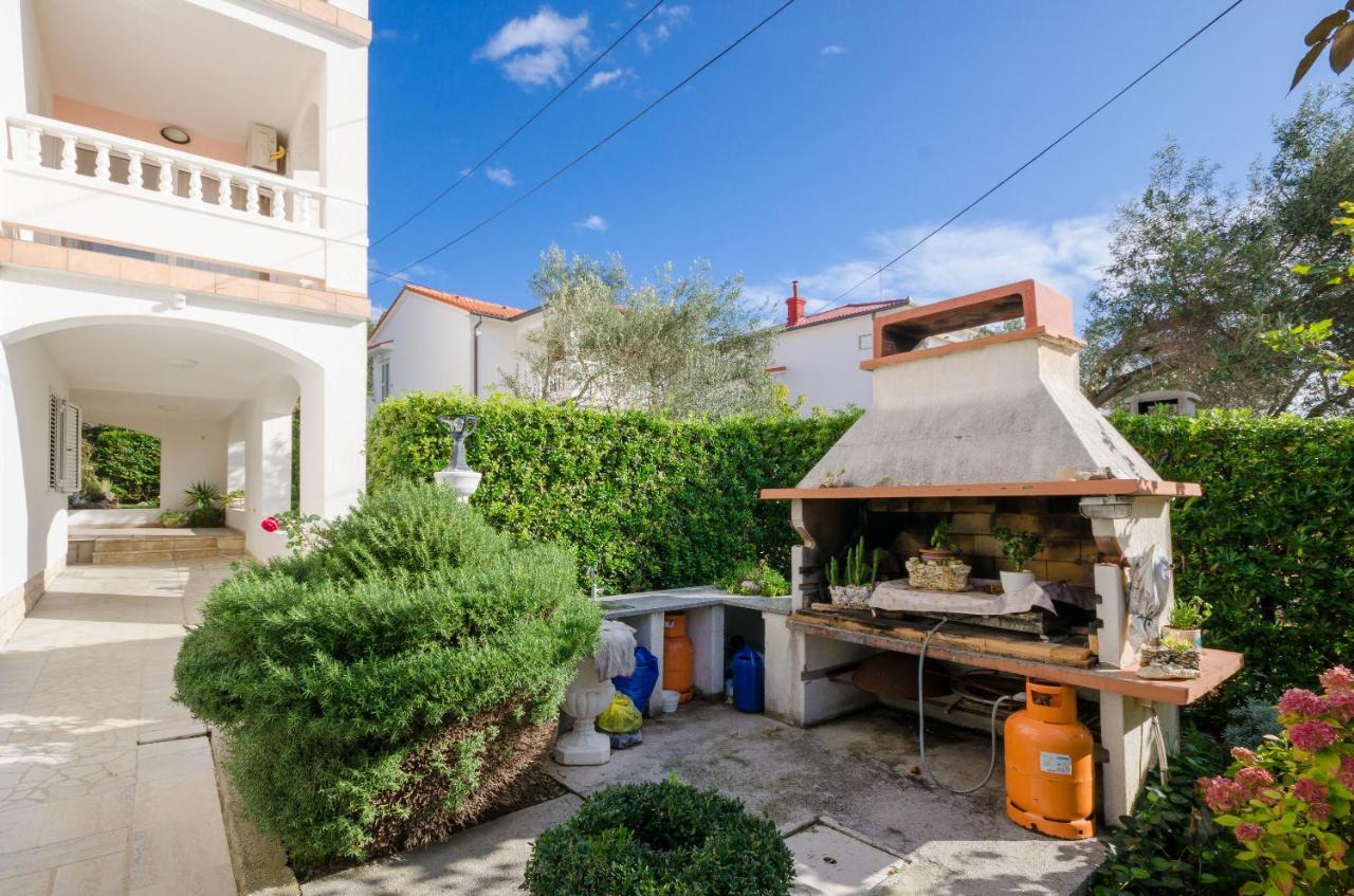 Apartments Marijana Banjol Екстер'єр фото